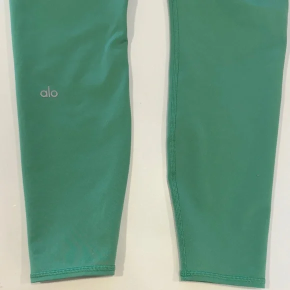 ALO Yoga Green Leggings - Picture 2 of 3